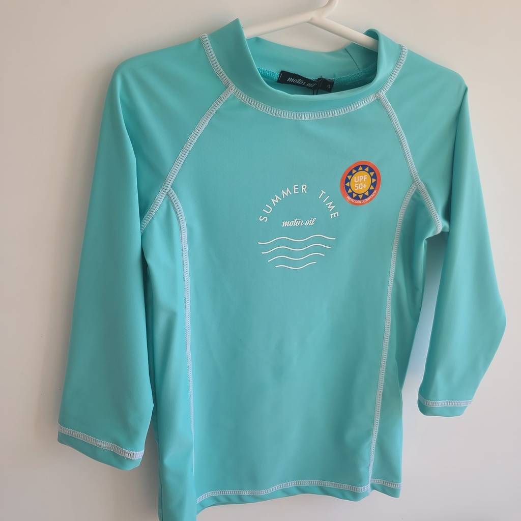 REMERA CON FILTRO UV