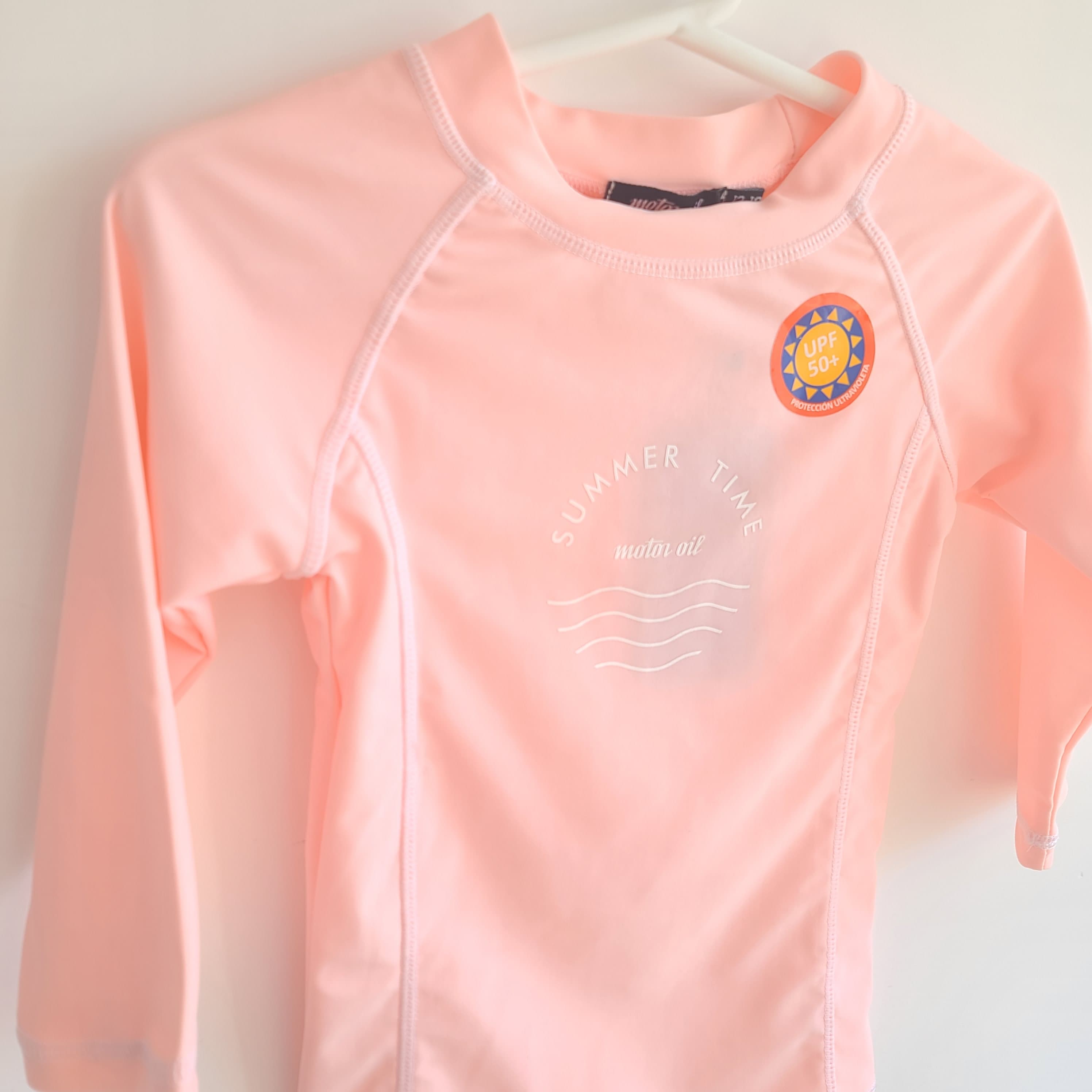 REMERA CON FILTRO UV
