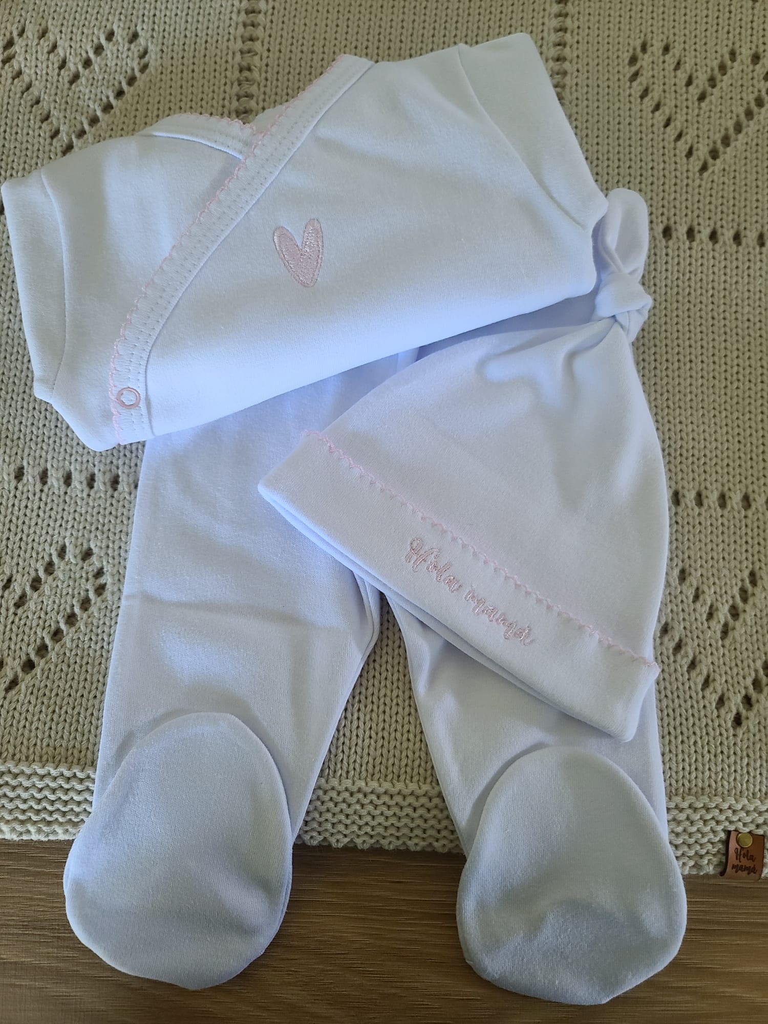 PRIMER MUDITA HOLA MAMA