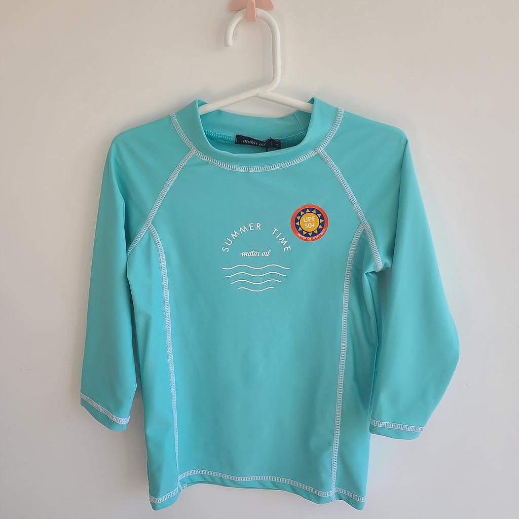 REMERA CON FILTRO UV