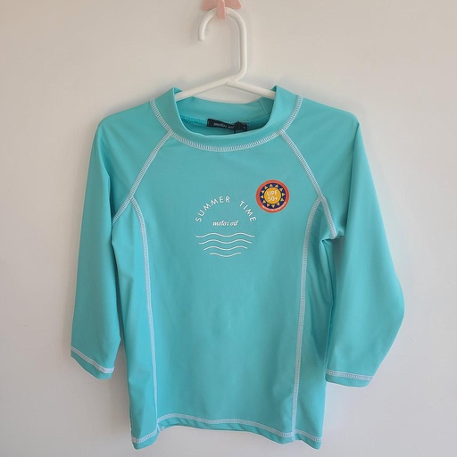 REMERA CON FILTRO UV